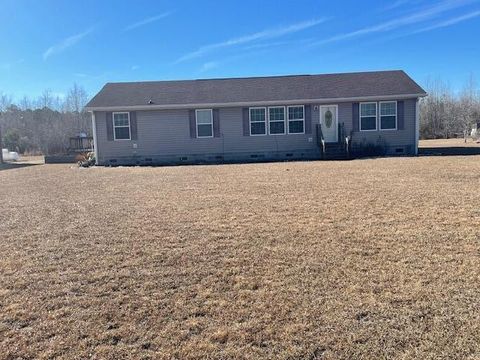 A home in Summerton