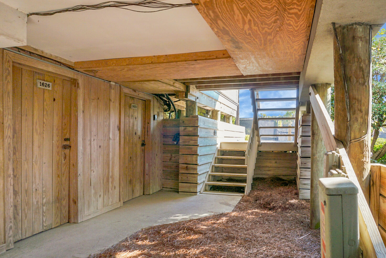 1625 Live Oak Park