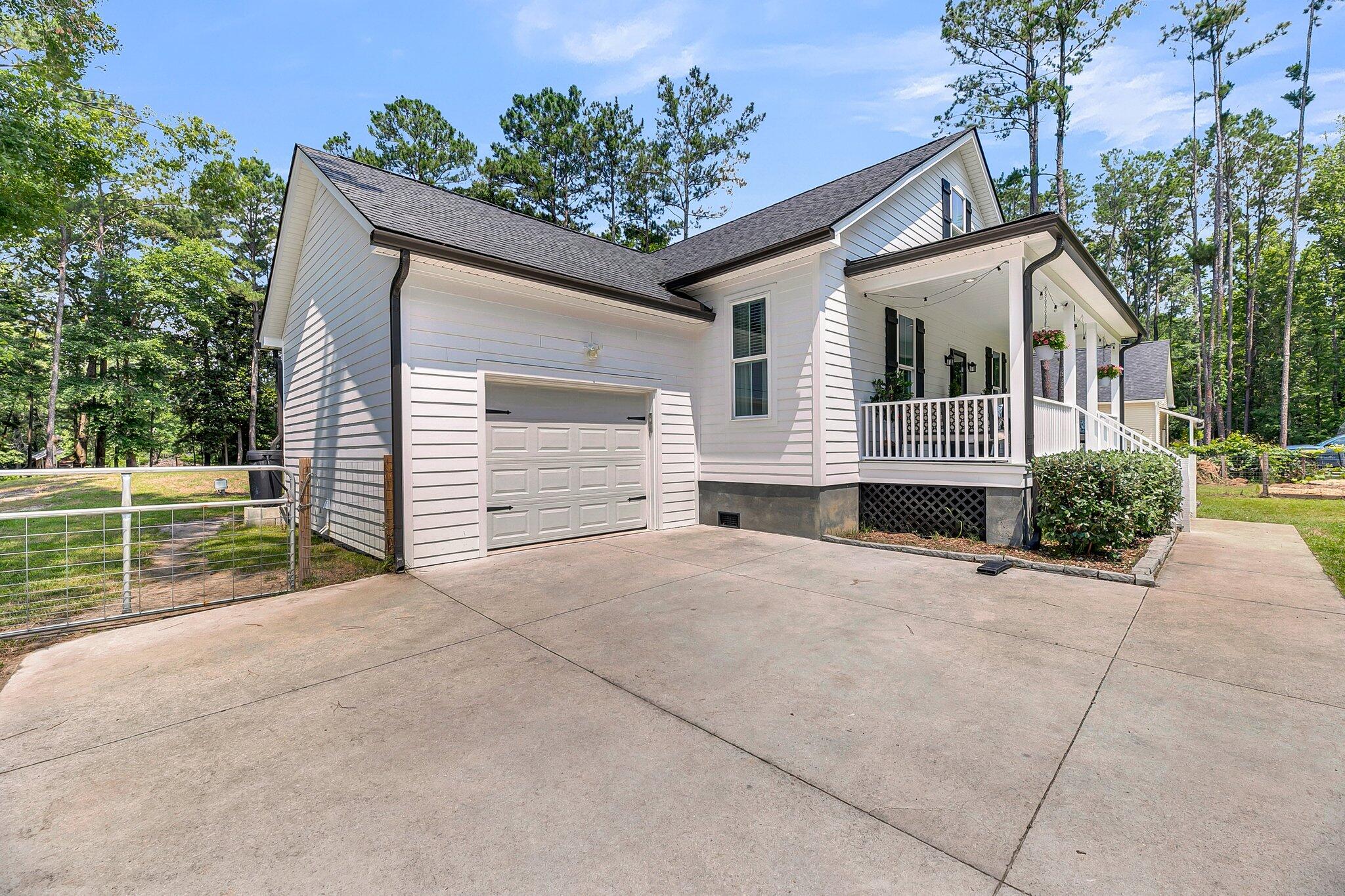 119 White Picket Lane