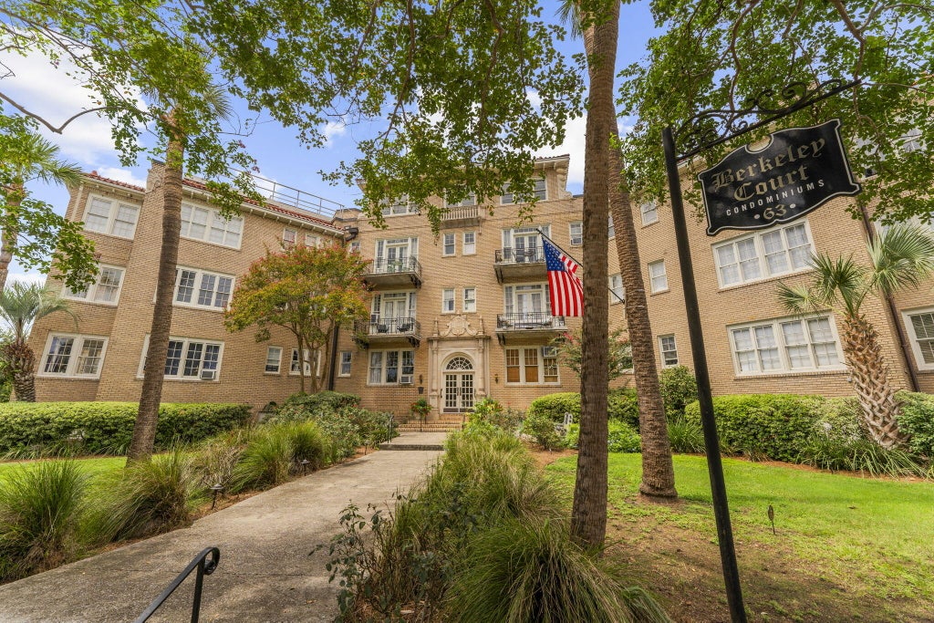 Photo of 63 Rutledge Avenue #Apt 27, Charleston, SC 29401 (MLS # 26025194)