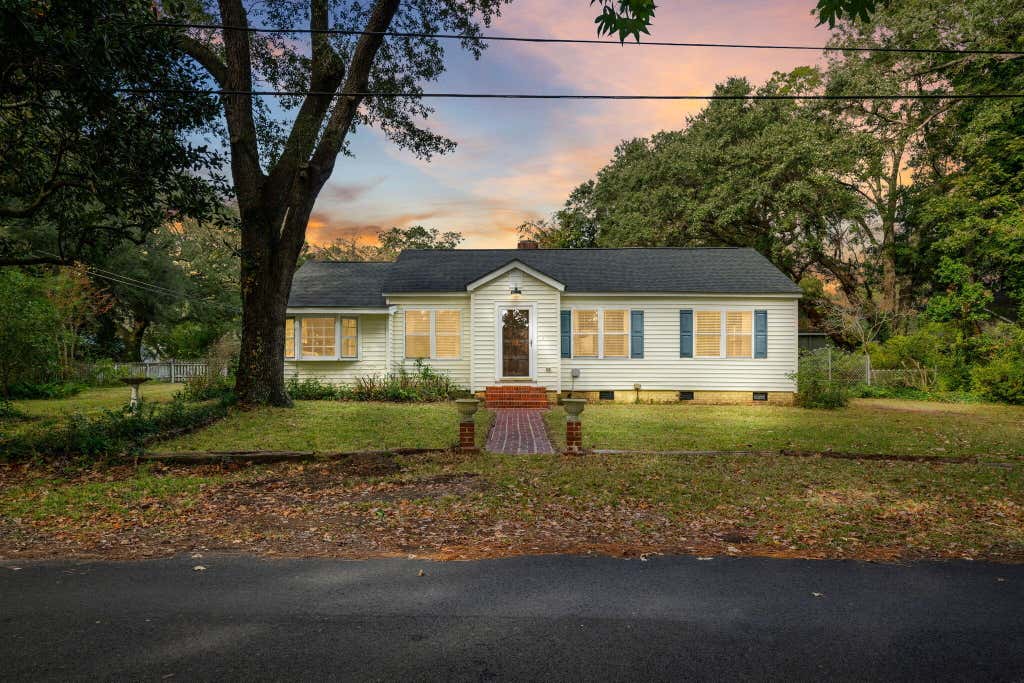 Photo of 2128 Golfview Drive, Charleston, SC 29412 (MLS # 26022269)