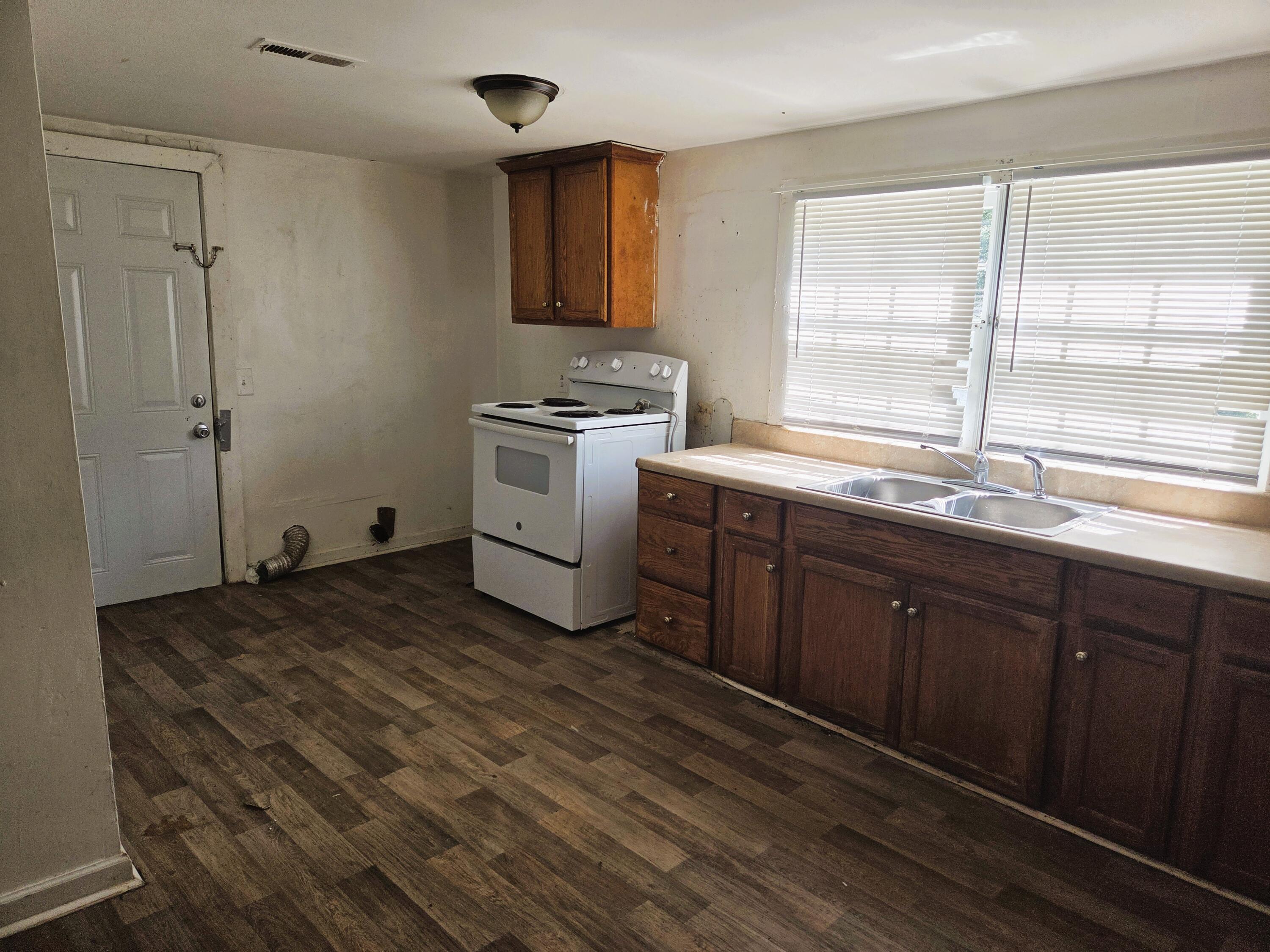 2202 S Highway 61