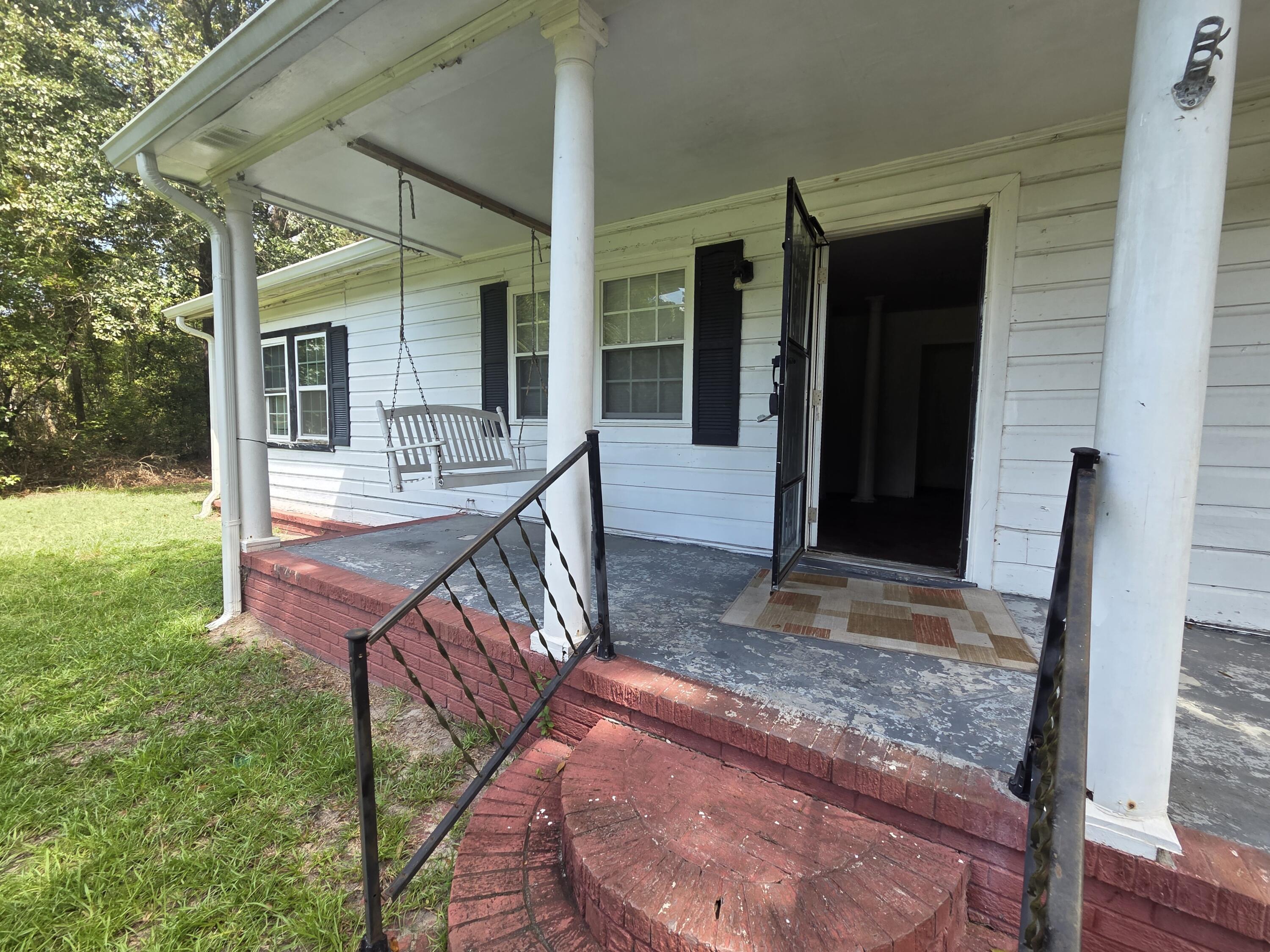 2202 S Highway 61