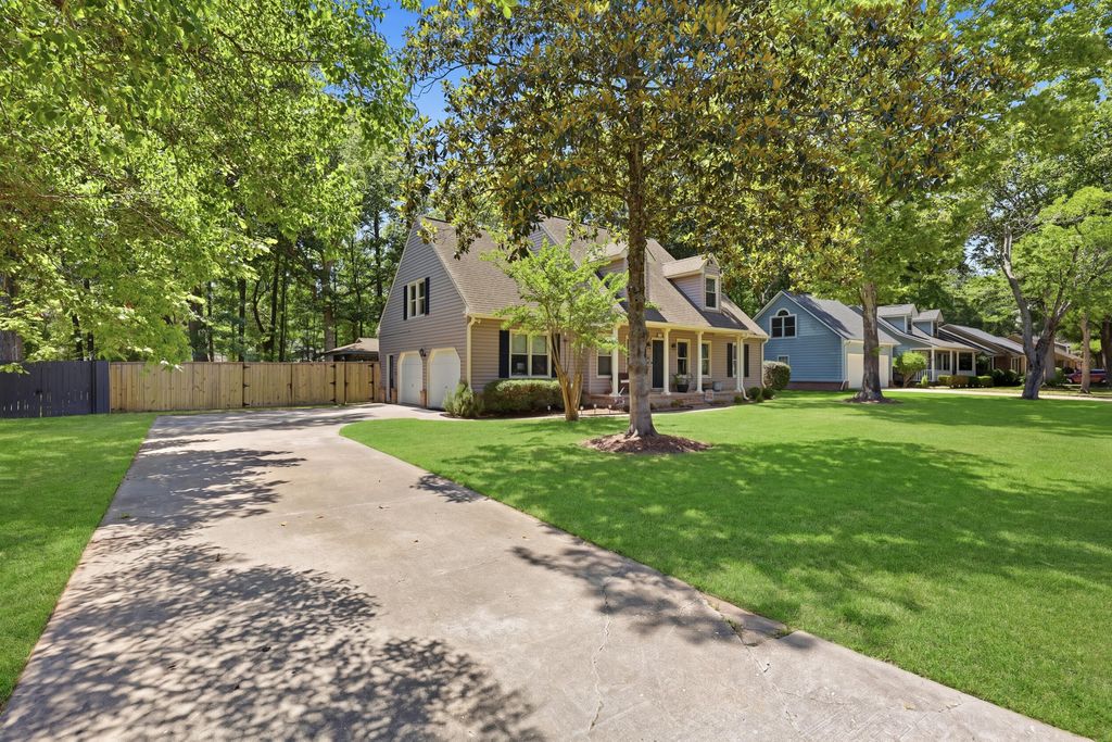 Photo of 210 Fort Street, Summerville, SC 29485 (MLS # 26014862)