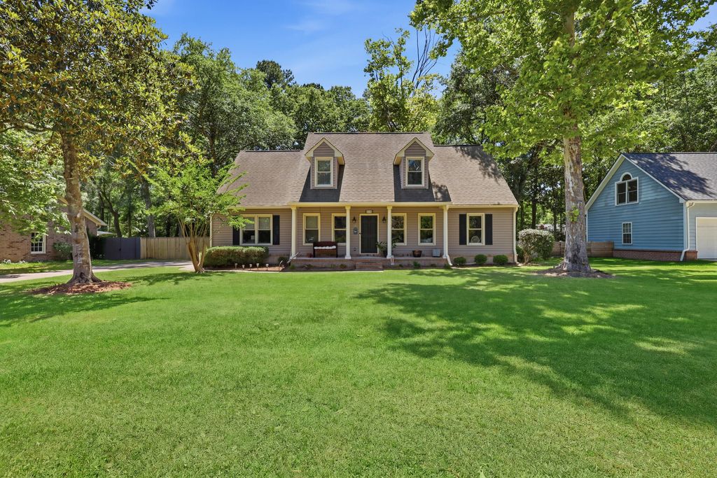 Photo of 210 Fort Street, Summerville, SC 29485 (MLS # 26014862)