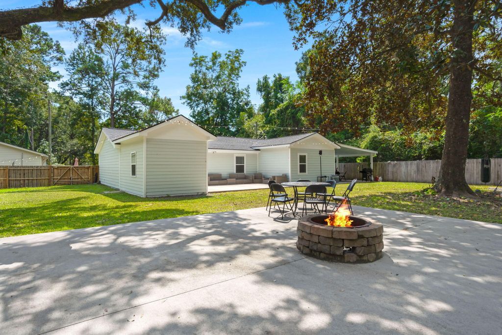 Photo of 8562 N Highway 17, McClellanville, SC 29458 (MLS # 25015165)