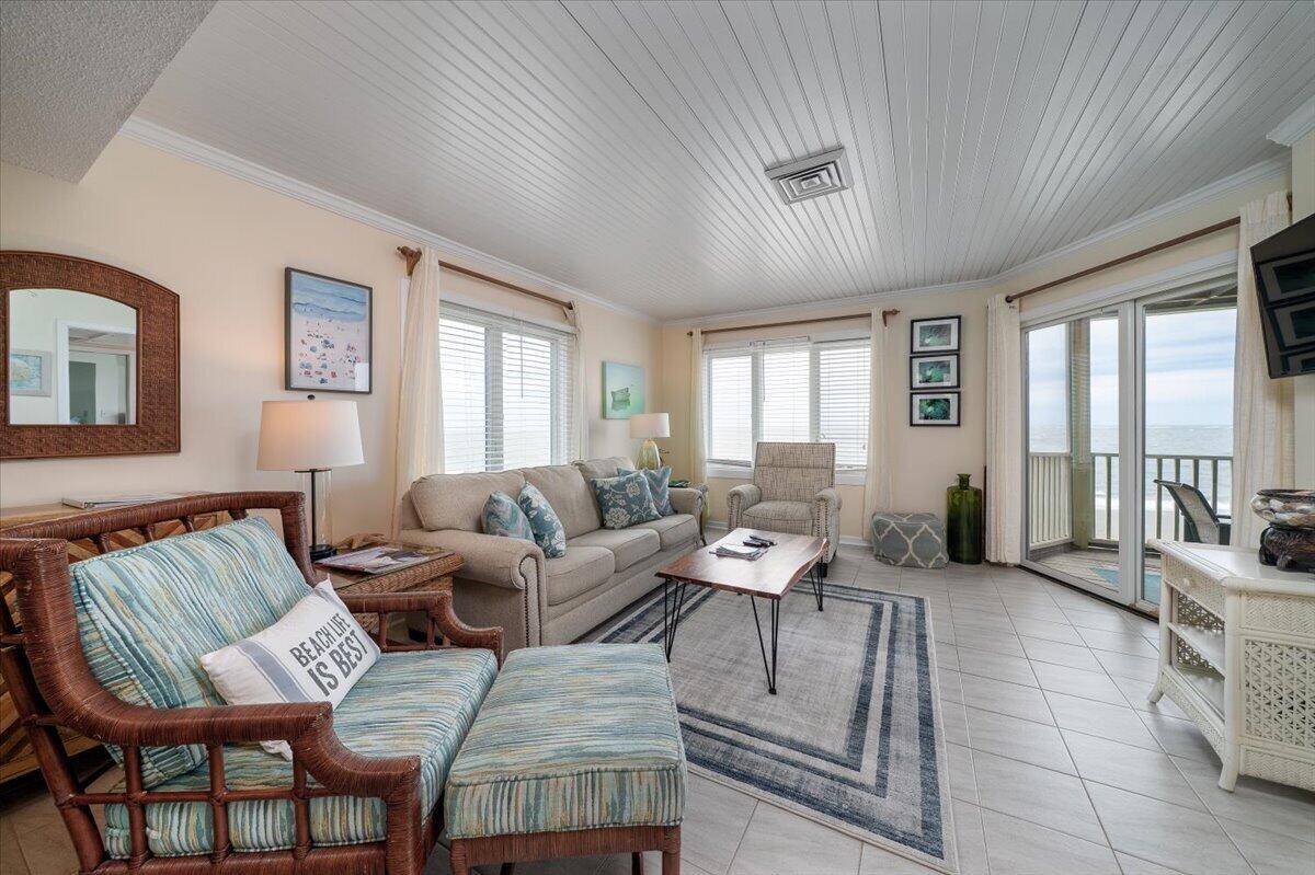 9000 Palmetto Dr F 204