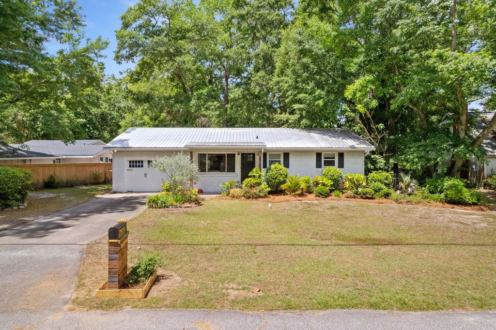 Photo of 3 Argonne Street, Charleston, SC 29407 (MLS # 26015150)
