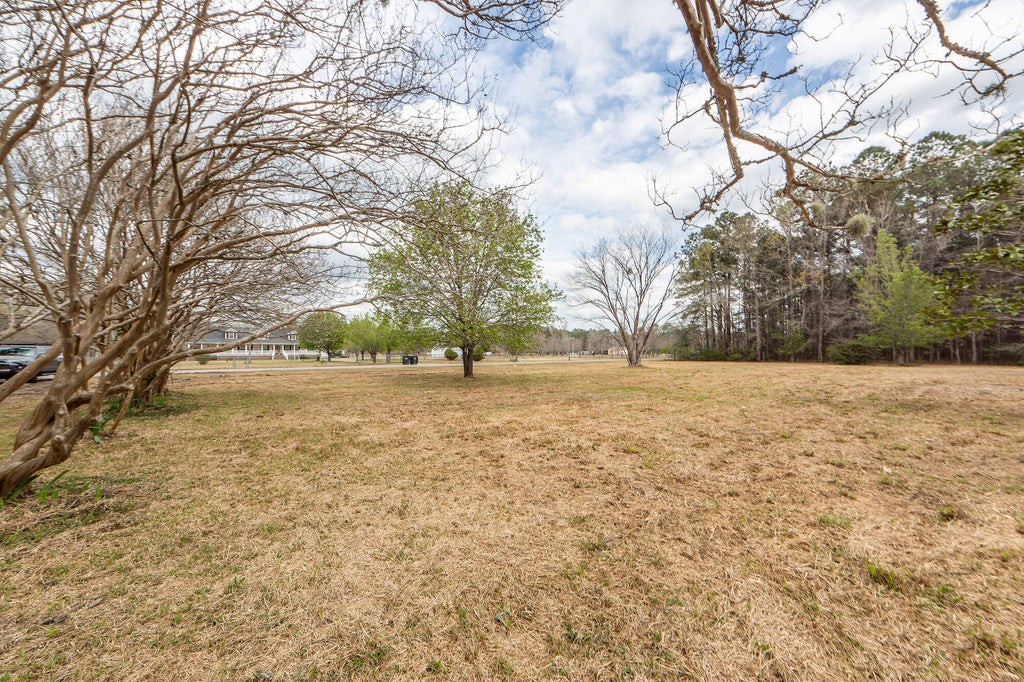 Photo of 118 Ponderosa Road, Summerville, SC 29483 (MLS # 26025945)
