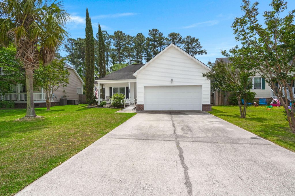 Photo of 136 Cotillion Crescent, Summerville, SC 29483 (MLS # 26012678)