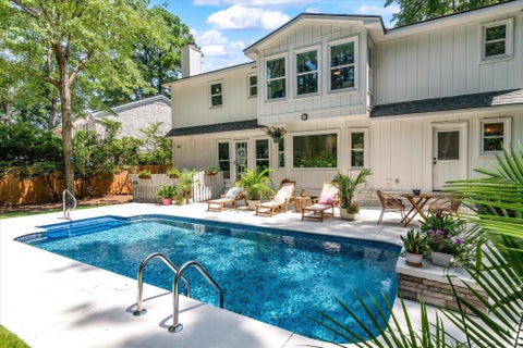 Photo of 220 Runnymede Lane, Summerville, SC 29485 (MLS # 26021318)