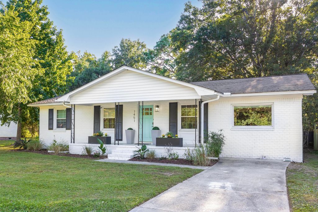 Photo of 1451 Woodview Lane, Charleston, SC 29412 (MLS # 25028064)