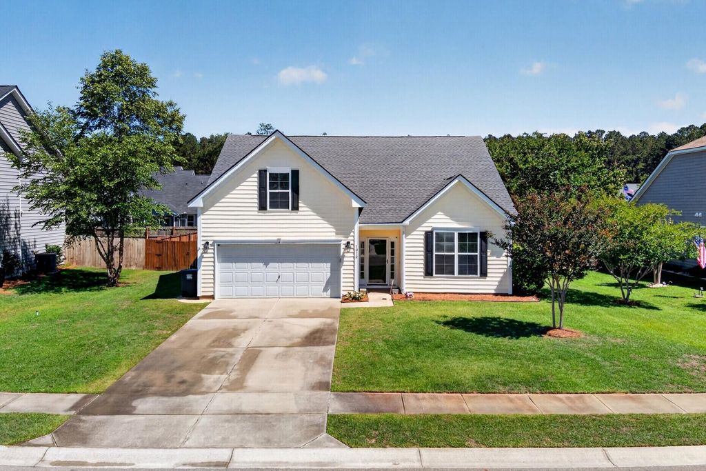 Photo of 1012 Bridlewood Farms Parkway, Ridgeville, SC 29472 (MLS # 26014342)
