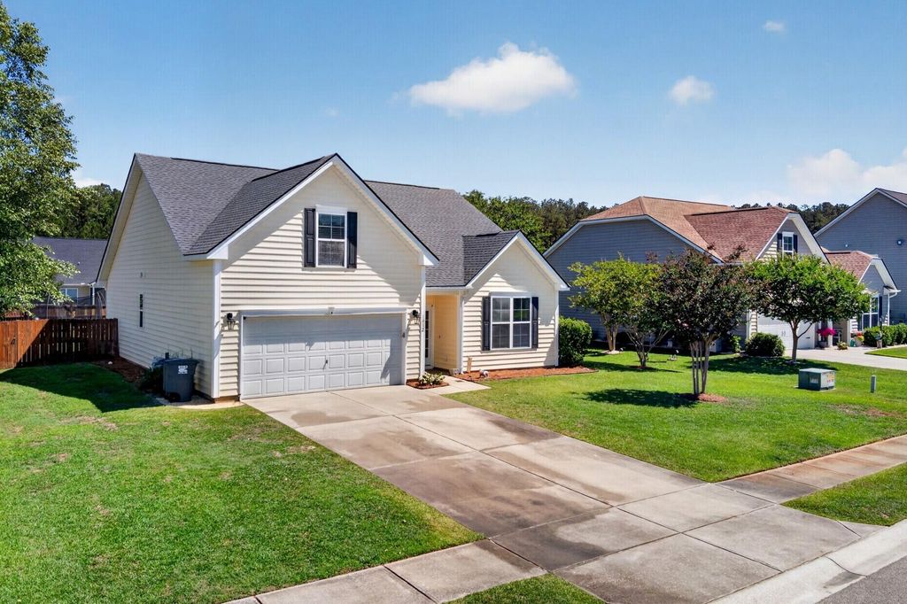 Photo of 1012 Bridlewood Farms Parkway, Ridgeville, SC 29472 (MLS # 26014342)