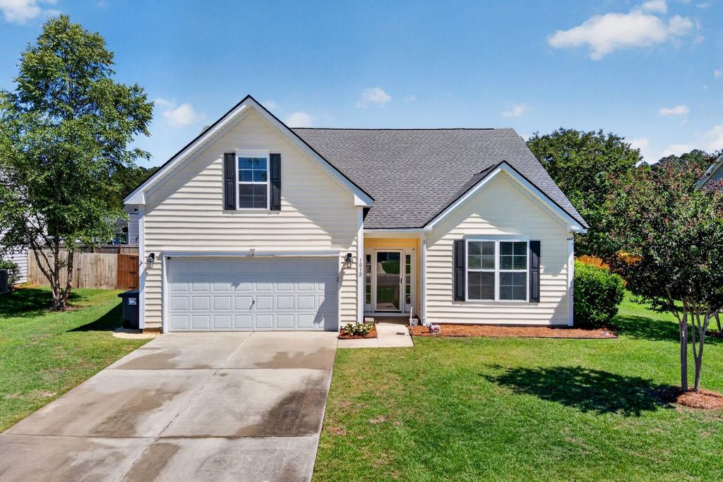 Photo of 1012 Bridlewood Farms Parkway, Ridgeville, SC 29472 (MLS # 26014342)