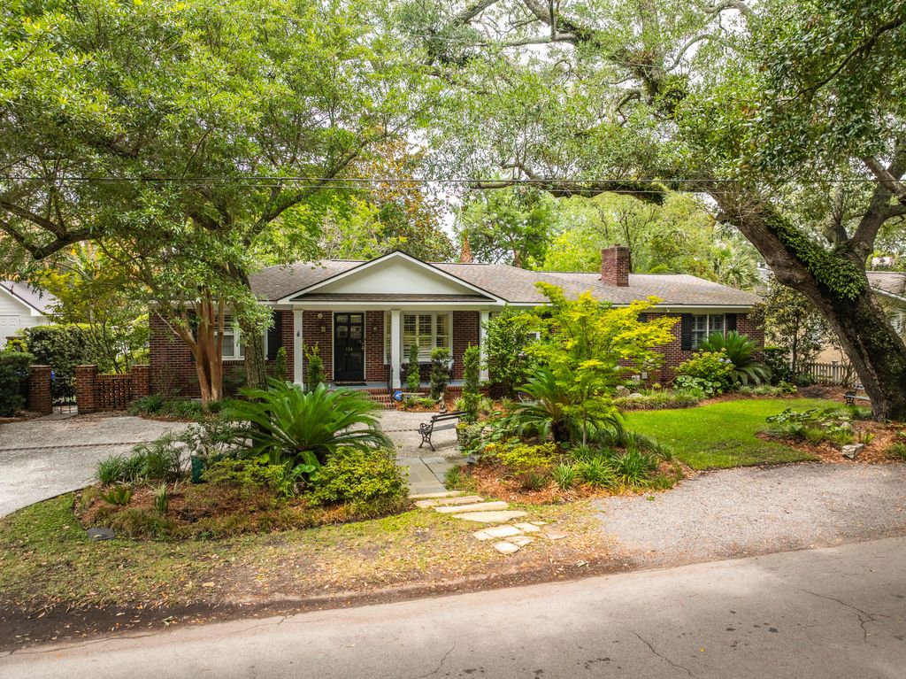 Photo of 114 Live Oak Drive, Mount Pleasant, SC 29464 (MLS # 26018230)