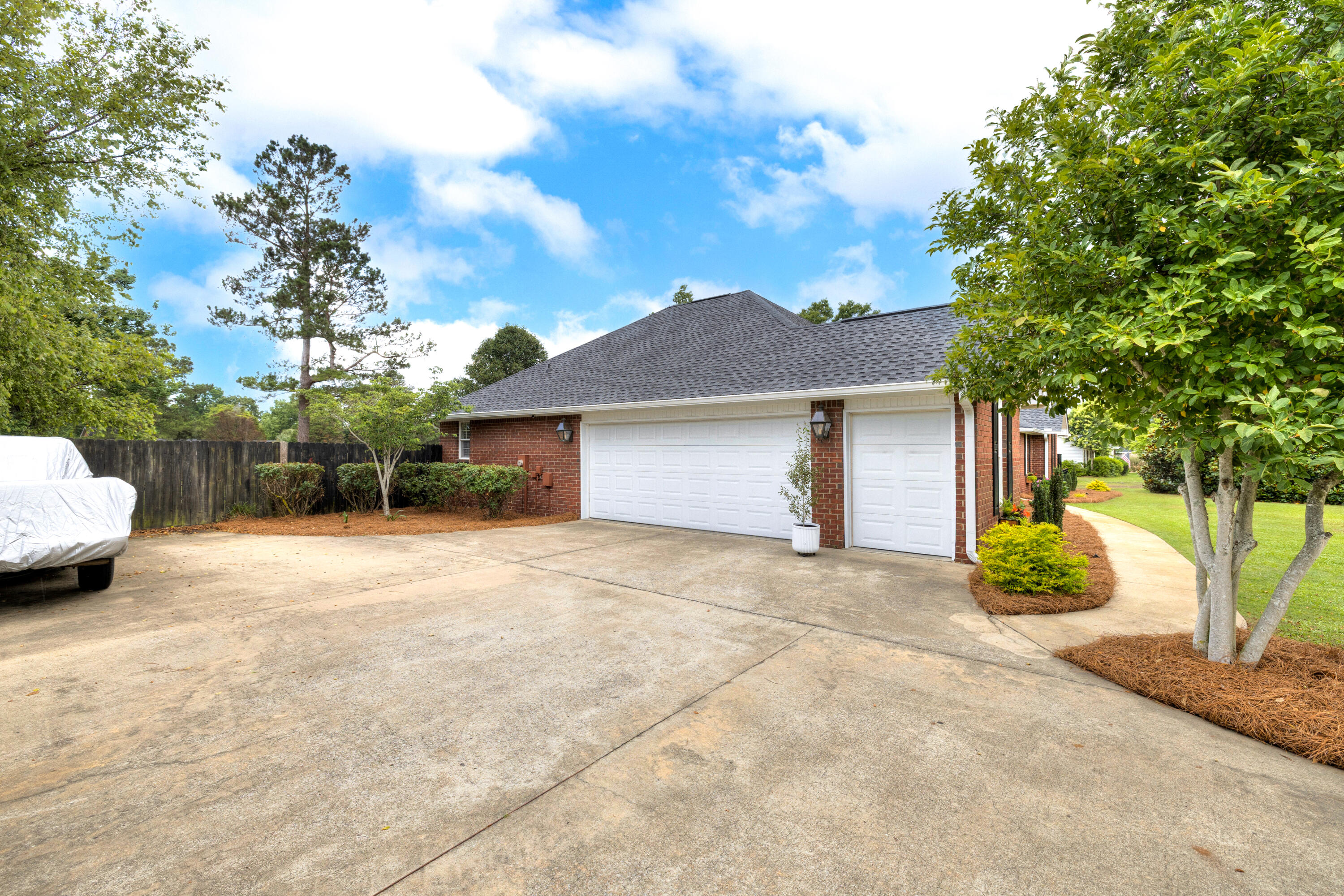 1607 Heritage Drive