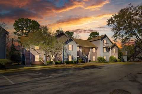 A home in North Charleston