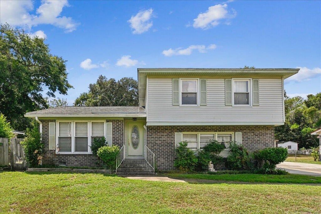 Photo of 1263 Honeysuckle Lane, Charleston, SC 29412 (MLS # 26025916)