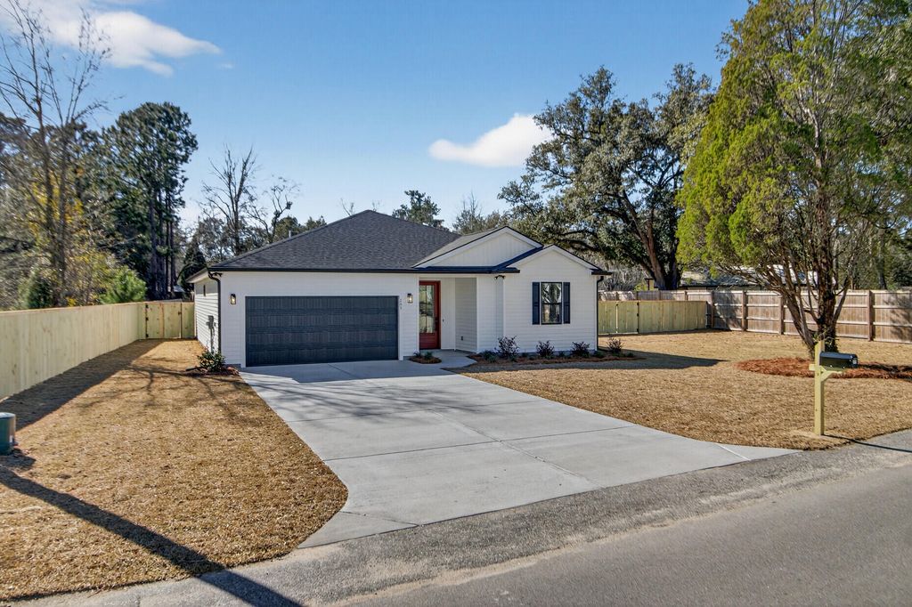 Photo of 205 Garbon Drive, Summerville, SC 29485 (MLS # 26007157)