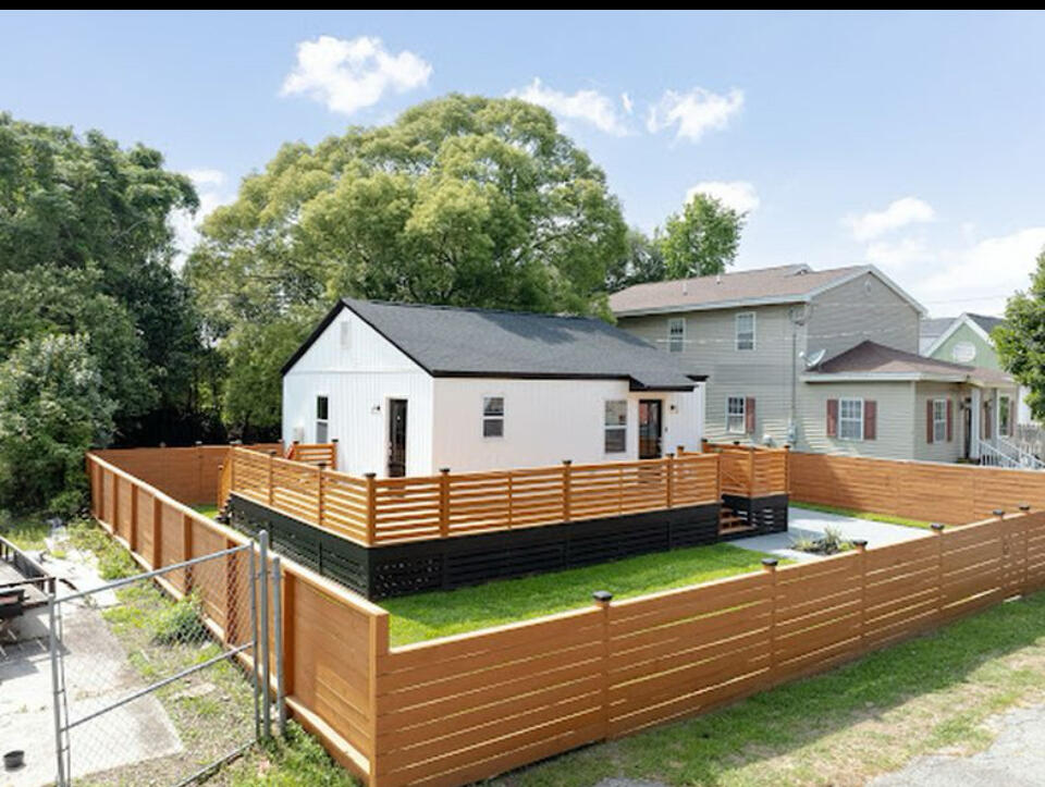 1405 E Holt Street