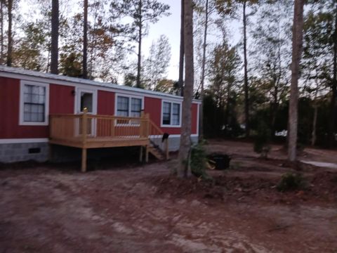 A home in Eutawville