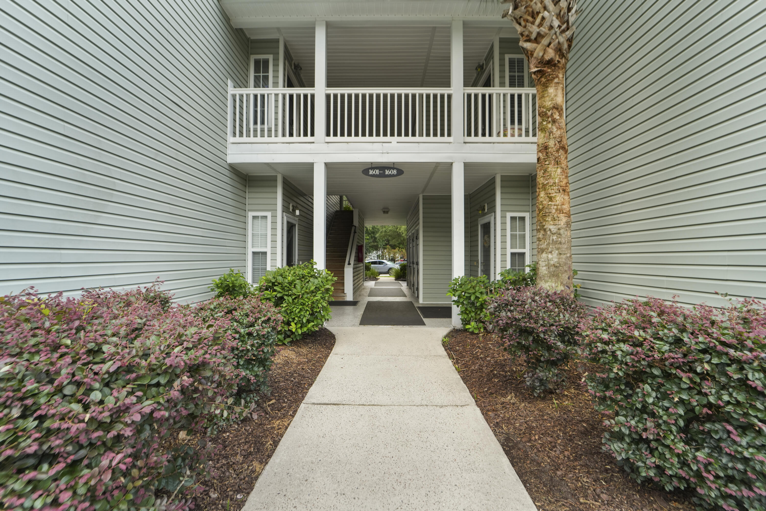 1608 Whitby Lane