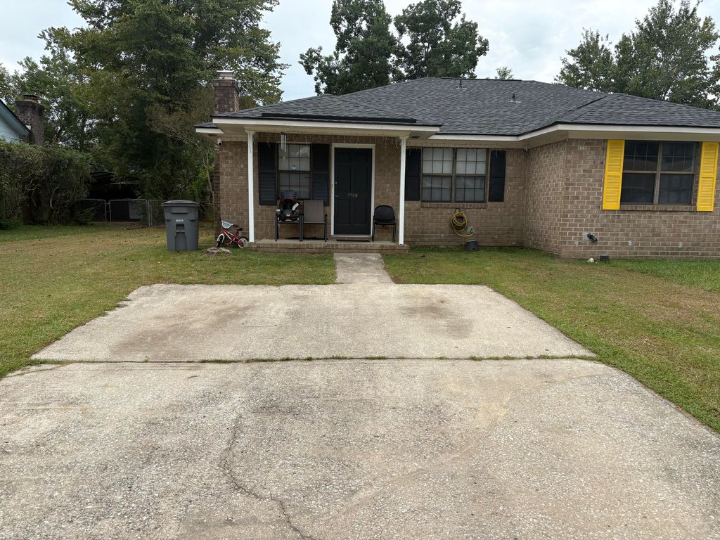 Photo of 7709 Suzanne Drive, North Charleston, SC 29418 (MLS # 25027865)