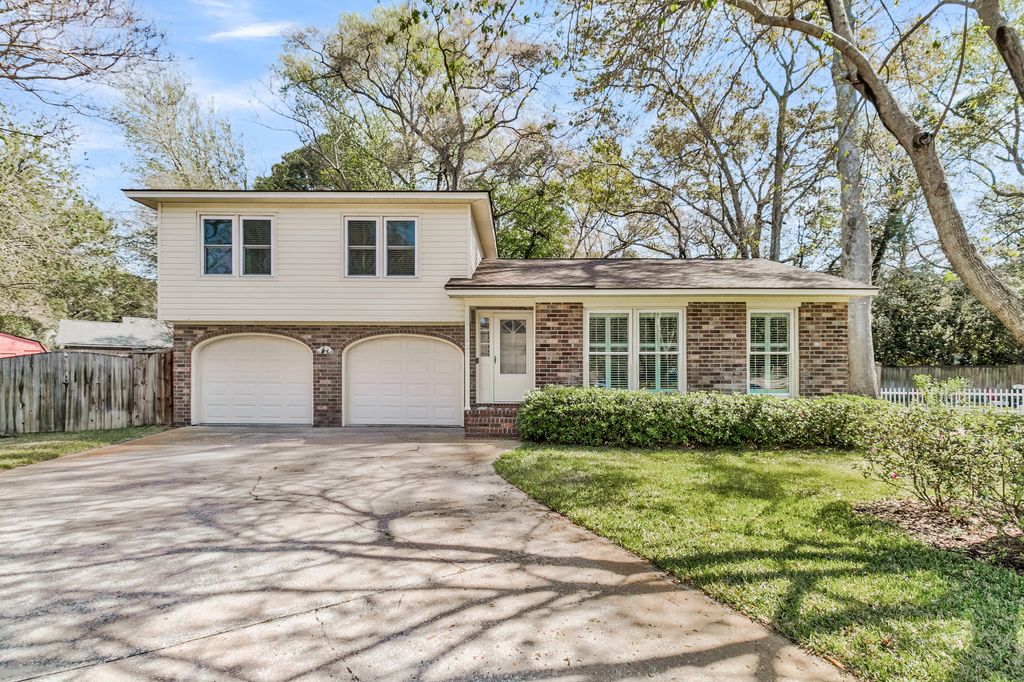 Photo of 931 Night Heron Drive, Mount Pleasant, SC 29464 (MLS # 26007777)