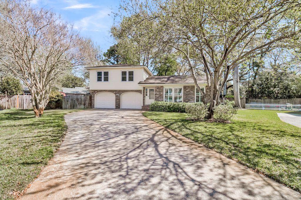 Photo of 931 Night Heron Drive, Mount Pleasant, SC 29464 (MLS # 26007777)