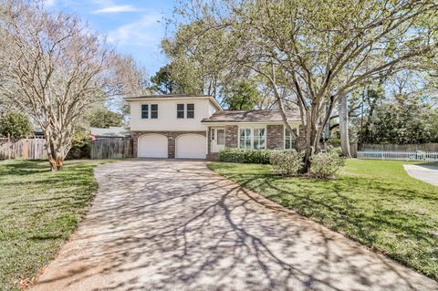 Photo of 931 Night Heron Drive, Mount Pleasant, SC 29464 (MLS # 26007777)