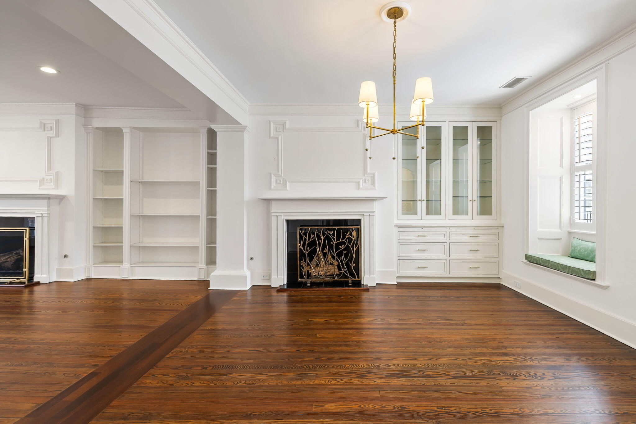 8 1/2 Ellliott Street