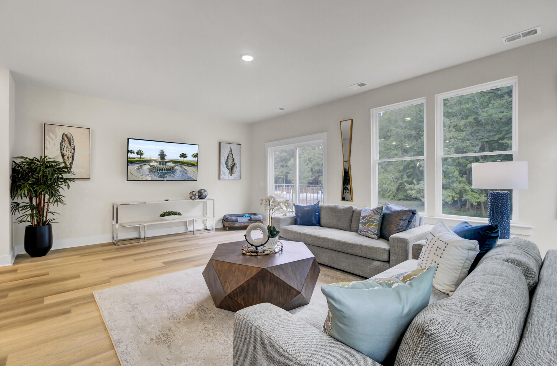136 Fernbank Road Court