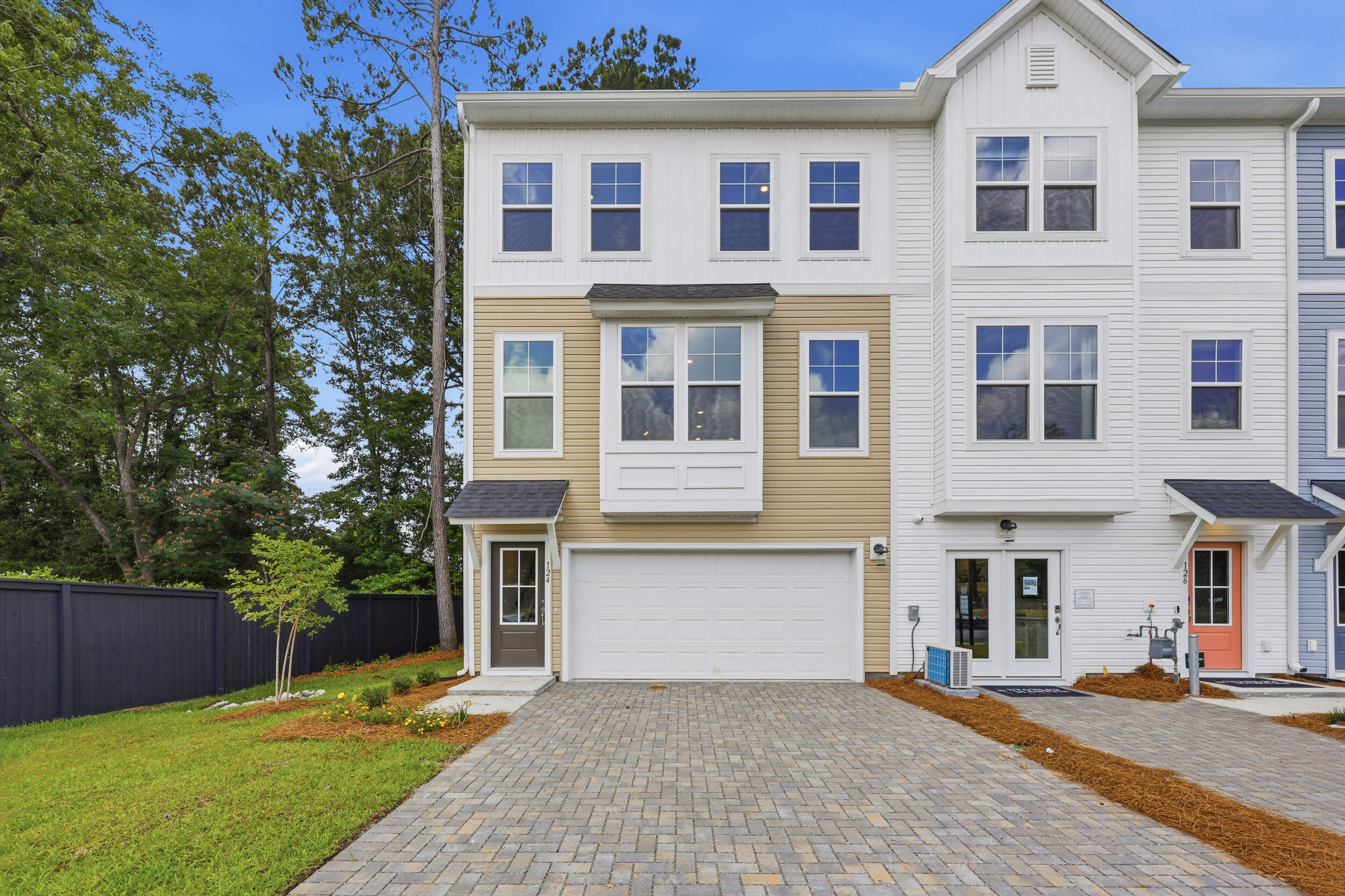 136 Fernbank Road Court