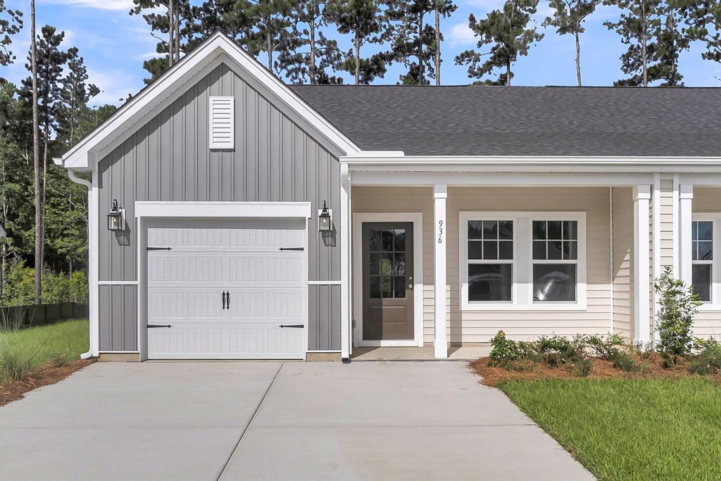 Photo of 921 Dusk Drive, Summerville, SC 29486 (MLS # 25028271)