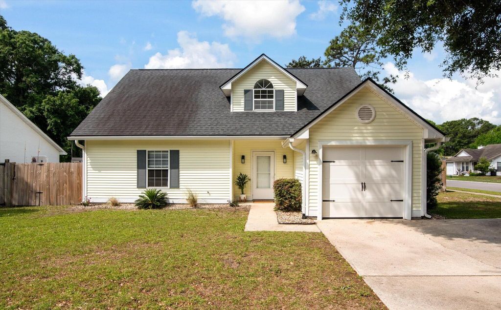 Photo of 1394 W Point Drive, Mount Pleasant, SC 29466 (MLS # 26013732)