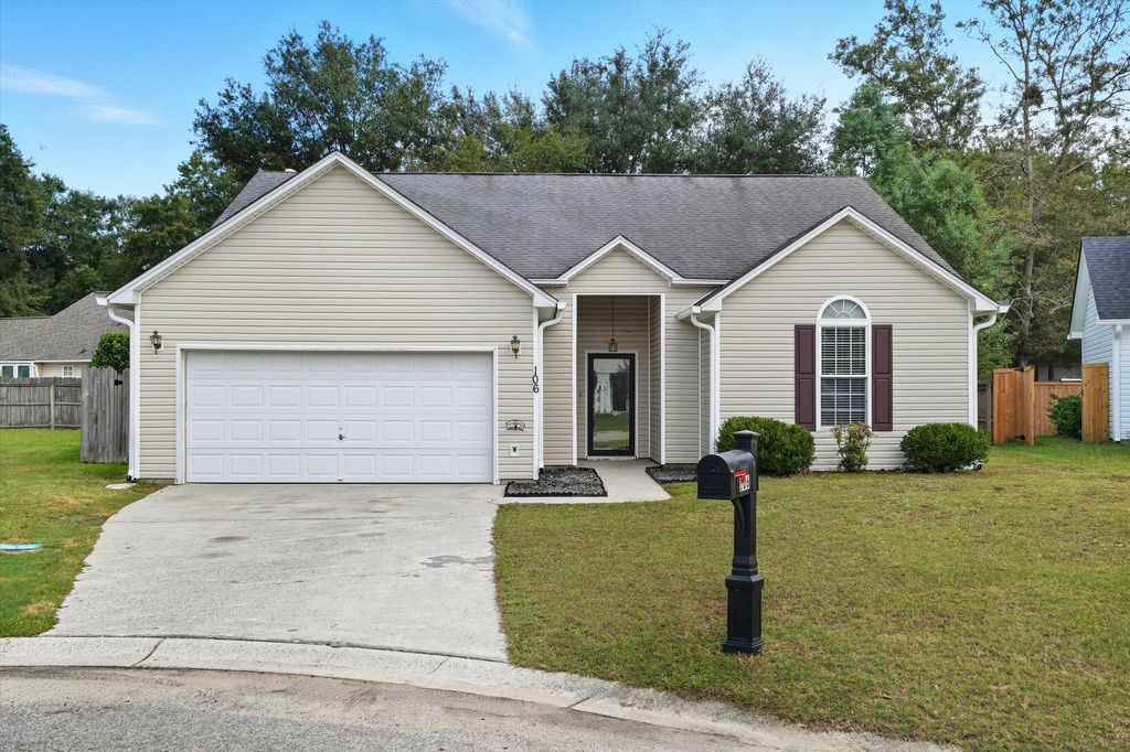 Photo of 106 Hialeah Court, Summerville, SC 29486 (MLS # 25027670)