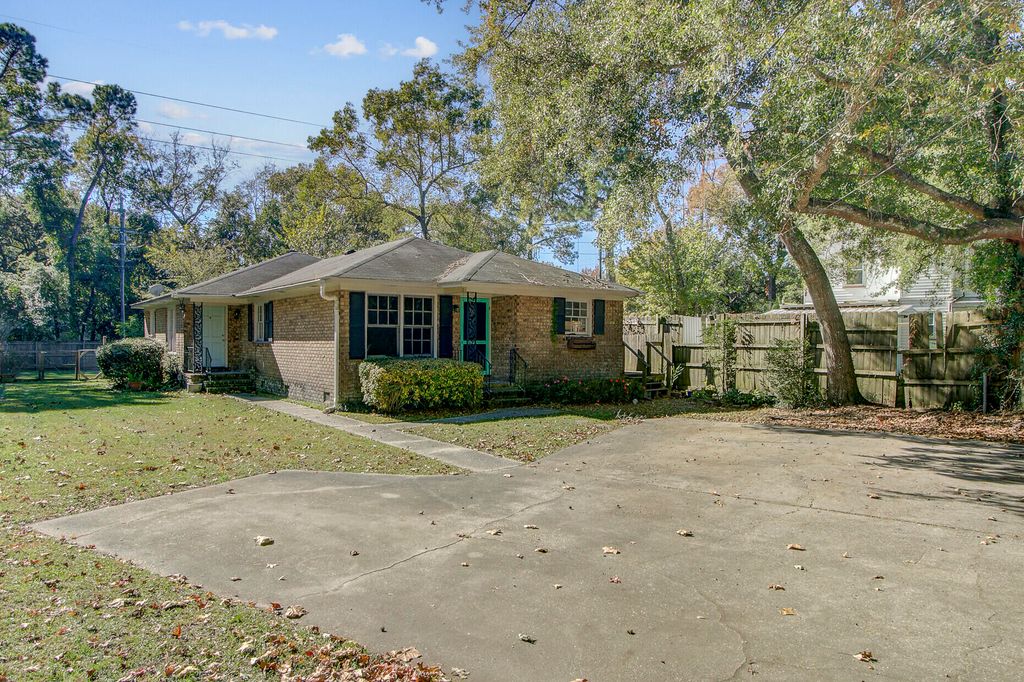 Photo of 1751 Pinckney Park Drive, Charleston, SC 29407 (MLS # 25031189)