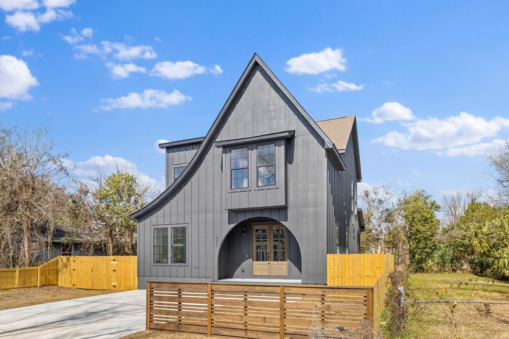 Photo of 1992 Forest Avenue, North Charleston, SC 29405 (MLS # 26006512)