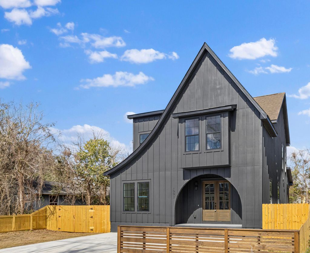 Photo of 1992 Forest Avenue, North Charleston, SC 29405 (MLS # 26006512)