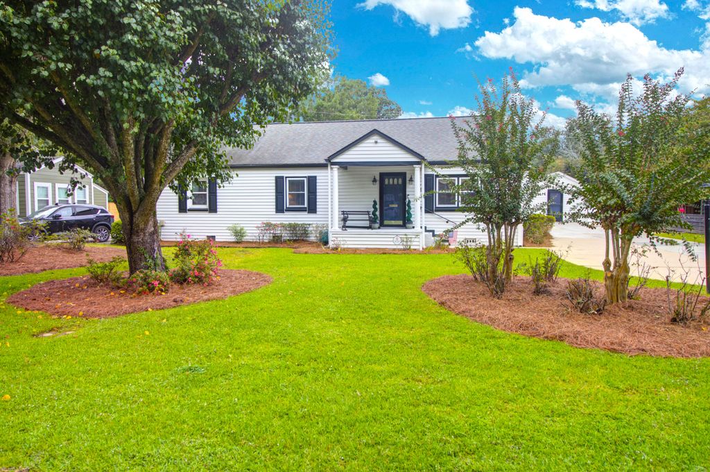 Photo of 2078 Saint James Drive, Charleston, SC 29412 (MLS # 26008964)