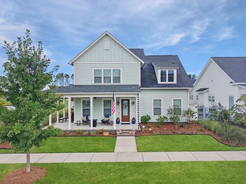 Photo of 663 Blueway Avenue, Summerville, SC 29486 (MLS # 25027470)