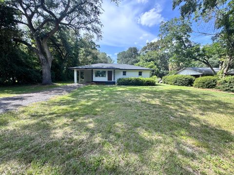 Photo of 618 Boone Hill Road, Summerville, SC 29483 (MLS # 26021121)