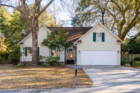 Photo of 304 Mount Royall Drive, Mount Pleasant, SC 29464 (MLS # 26003546)