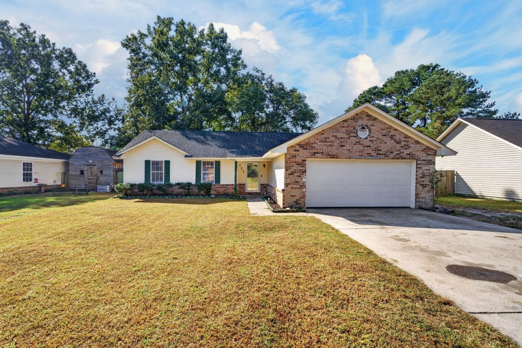 Photo of 121 Paddock Way, Summerville, SC 29486 (MLS # 26029454)
