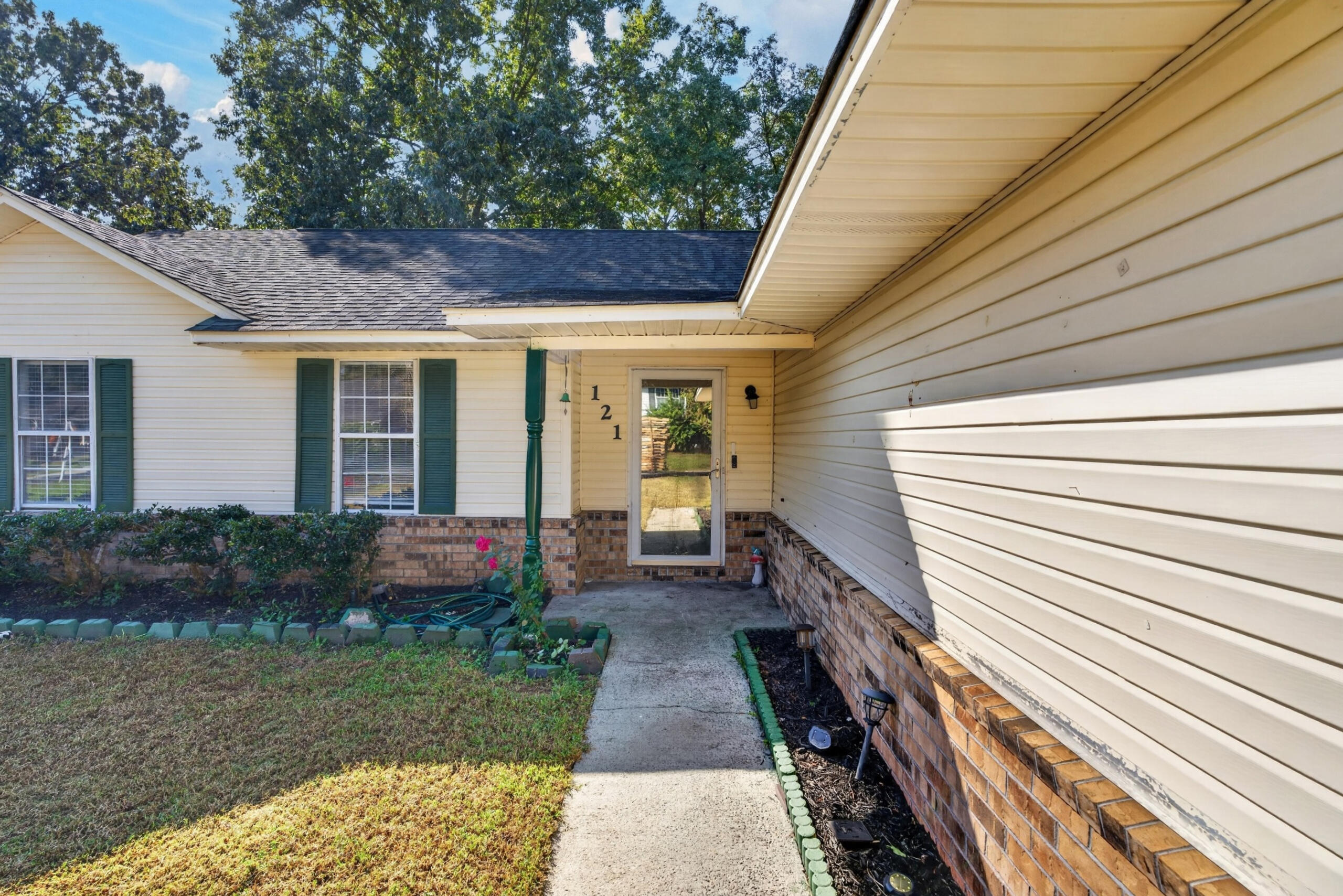 121 Paddock Way
