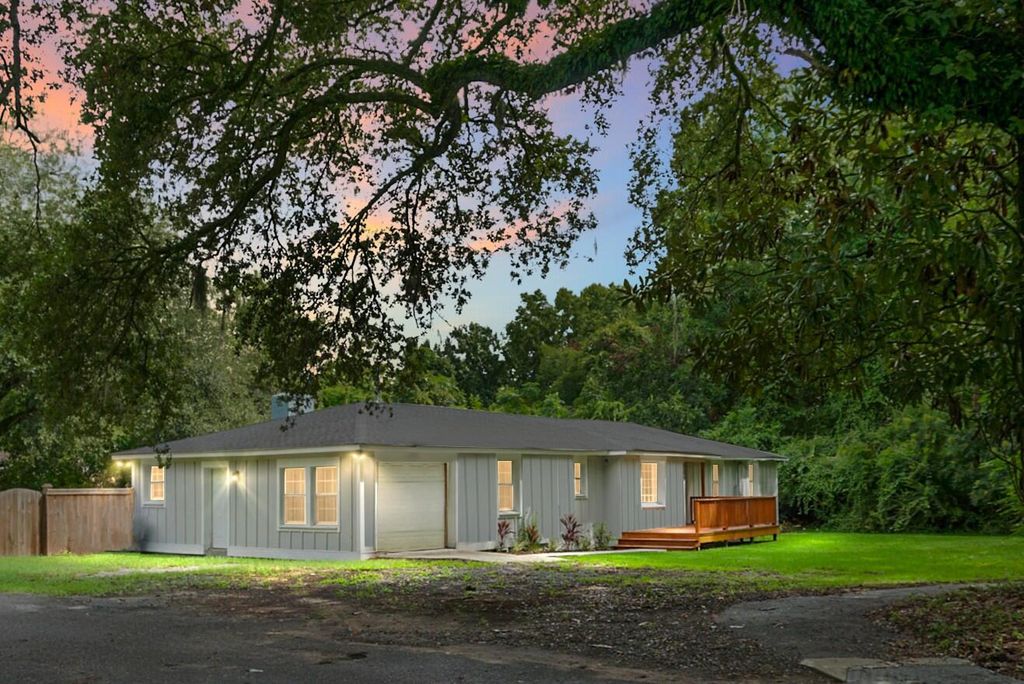 Photo of 1174 Fort Johnson Road, Charleston, SC 29412 (MLS # 25025854)