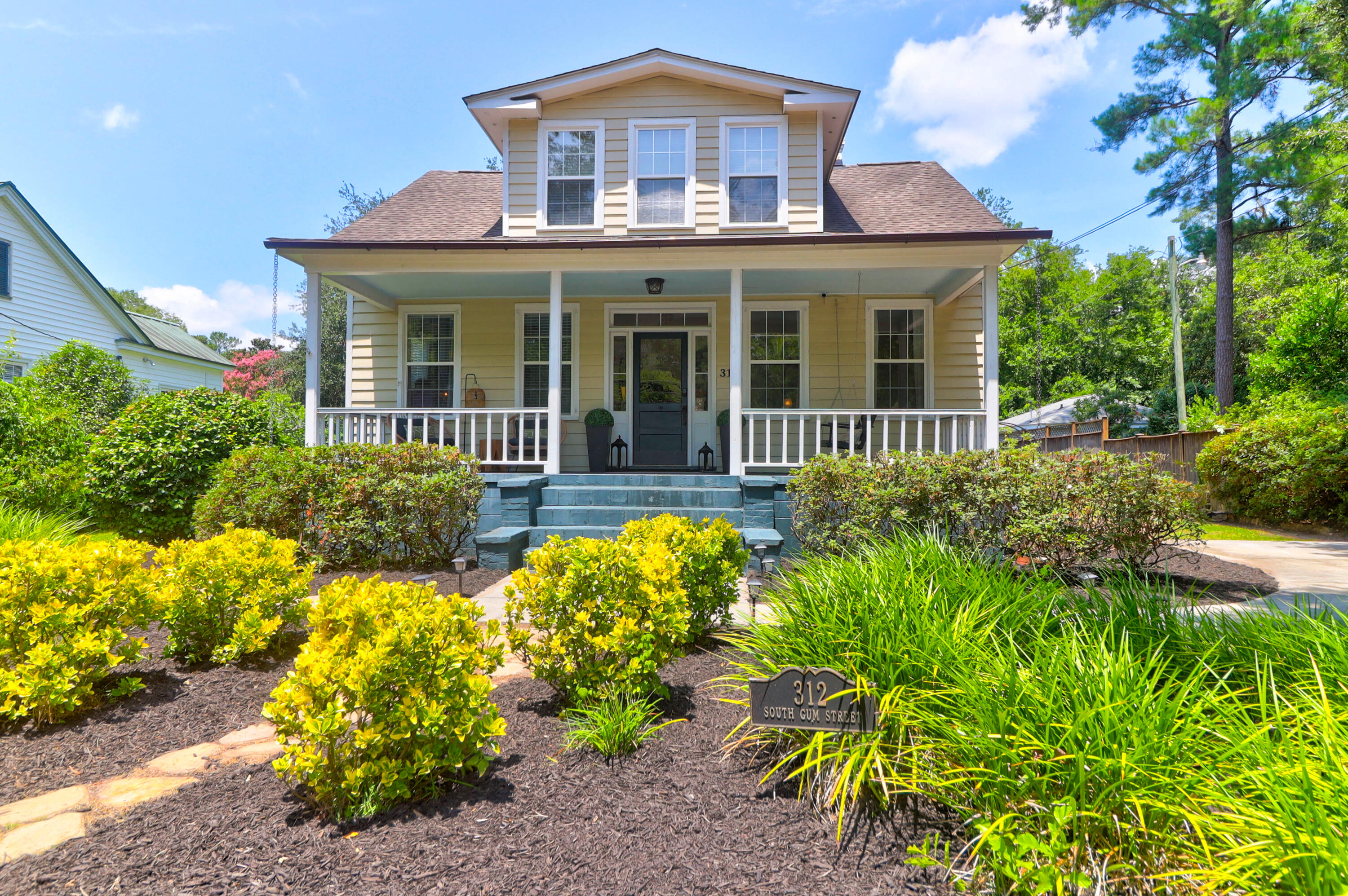 View Summerville, SC 29483 house