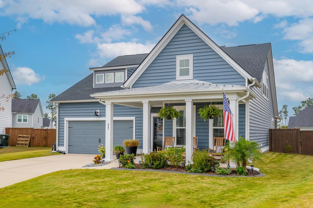 Photo of 627 Macintyre Circle, Summerville, SC 29486 (MLS # 25031136)