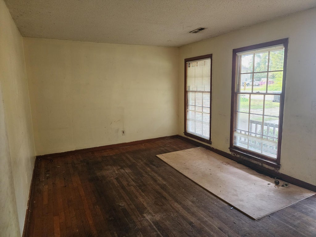 Photo of 600 E 3rd North Street, Summerville, SC 29485 (MLS # 26021342)
